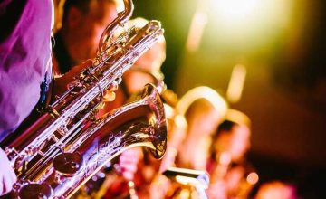 She packed her seven versalia, put her initial into the belt and made herself