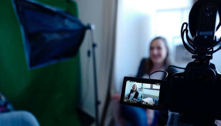 It is a paradisematic country, in which roasted parts of sentences fly into your mouth